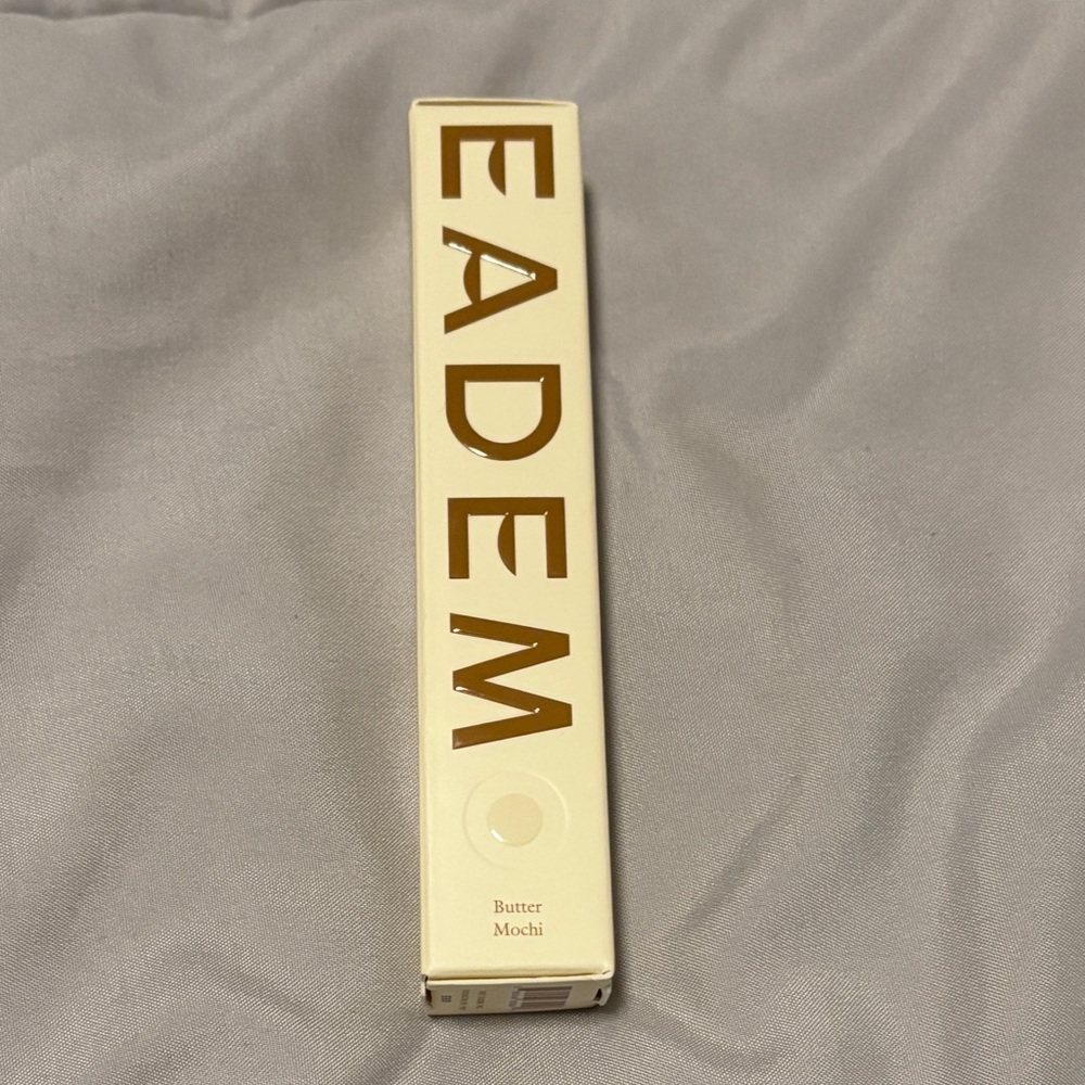 EADEM Le Chouchou Exfoliating + Softening Peptide Lip Balm - Butter Mochi - Picture 5 of 7